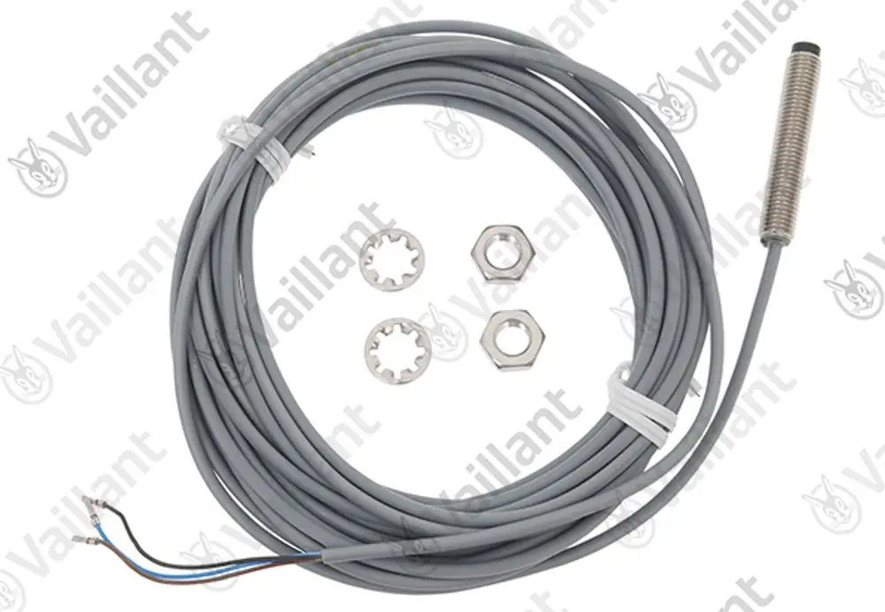 Vaillant Brennerrostfühler, bestehend aus einem langen Kabel mit zwei Anschlussdrähten und einem Sensor, begleitet von zwei Befestigungsringen und zwei Schrauben.